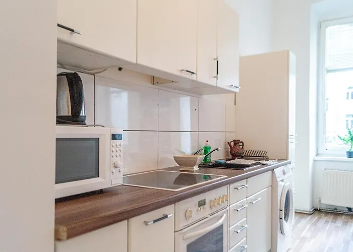 Pleasant 4 Private In Shared Apartment- Ideal For Short & Longstays *