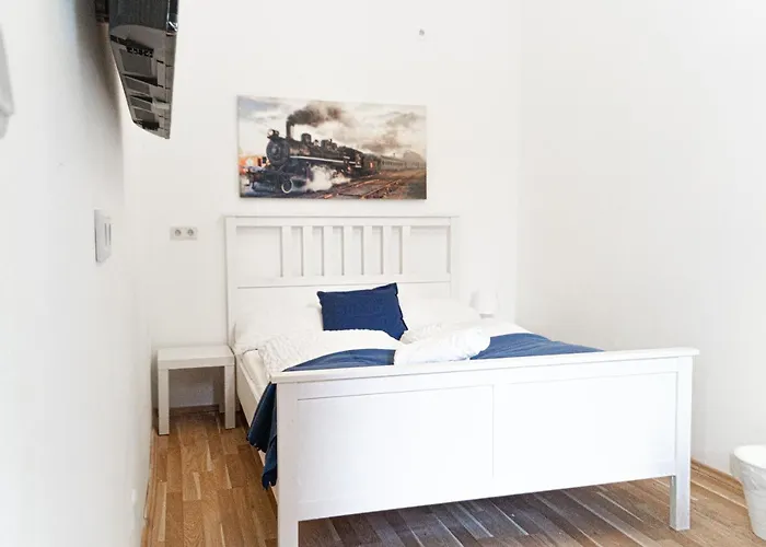Pleasant 4 Private In Shared Apartment- Ideal For Short & Longstays Apartment