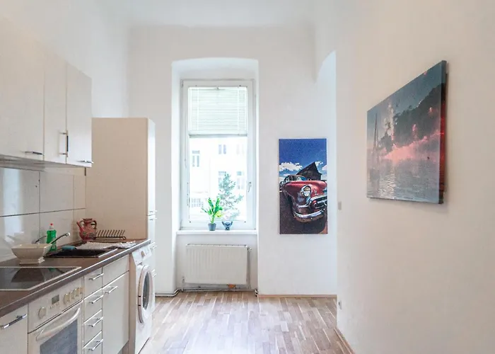 Pleasant 4 Private In Shared Apartment- Ideal For Short & Longstays *