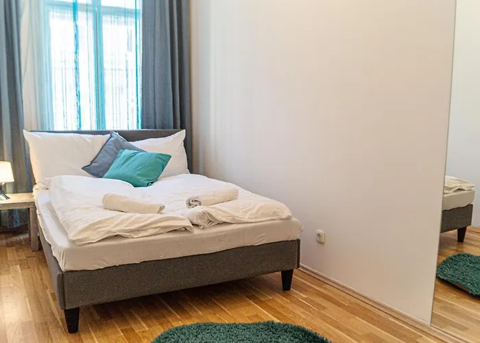 Pleasant 4 Private In Shared Apartment- Ideal For Short & Longstays Apartment