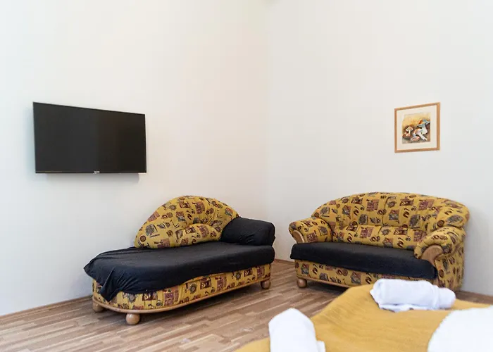 Pleasant 4 Private In Shared Apartment- Ideal For Short & Longstays Apartment *