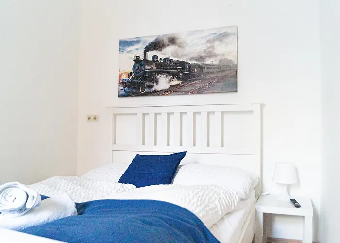 Pleasant 4 Private In Shared Apartment- Ideal For Short & Longstays Apartment *