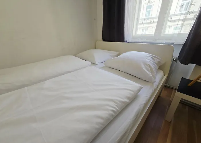 Pleasant 4 Private In Shared Apartment- Ideal For Short & Longstays Apartment