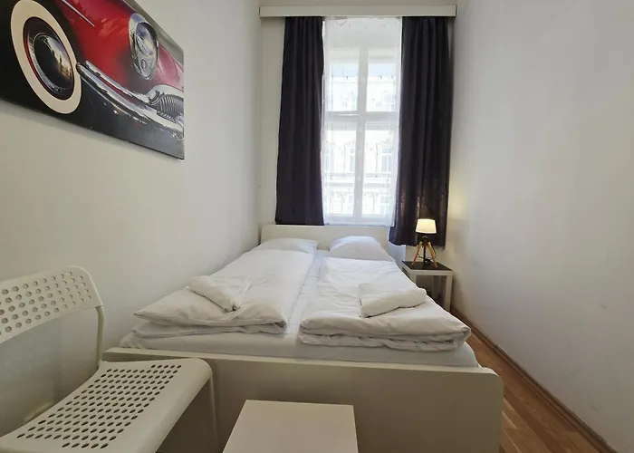Pleasant 4 Private In Shared Apartment- Ideal For Short & Longstays Apartment *