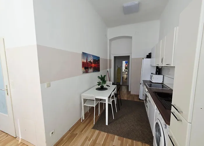 Apartment Pleasant 4 Private In Shared Apartment- Ideal For Short & Longstays