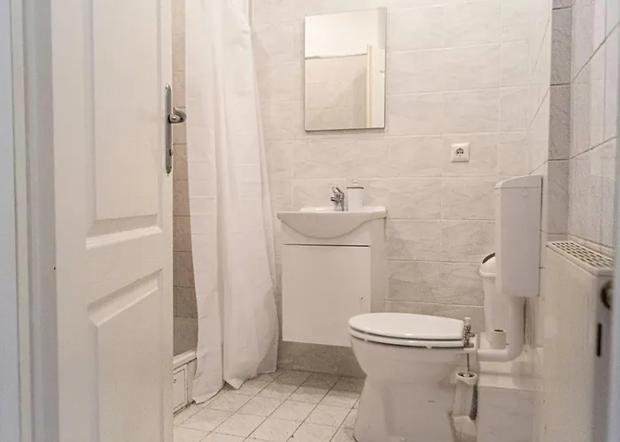 Pleasant 4 Private In Shared Apartment- Ideal For Short & Longstays *